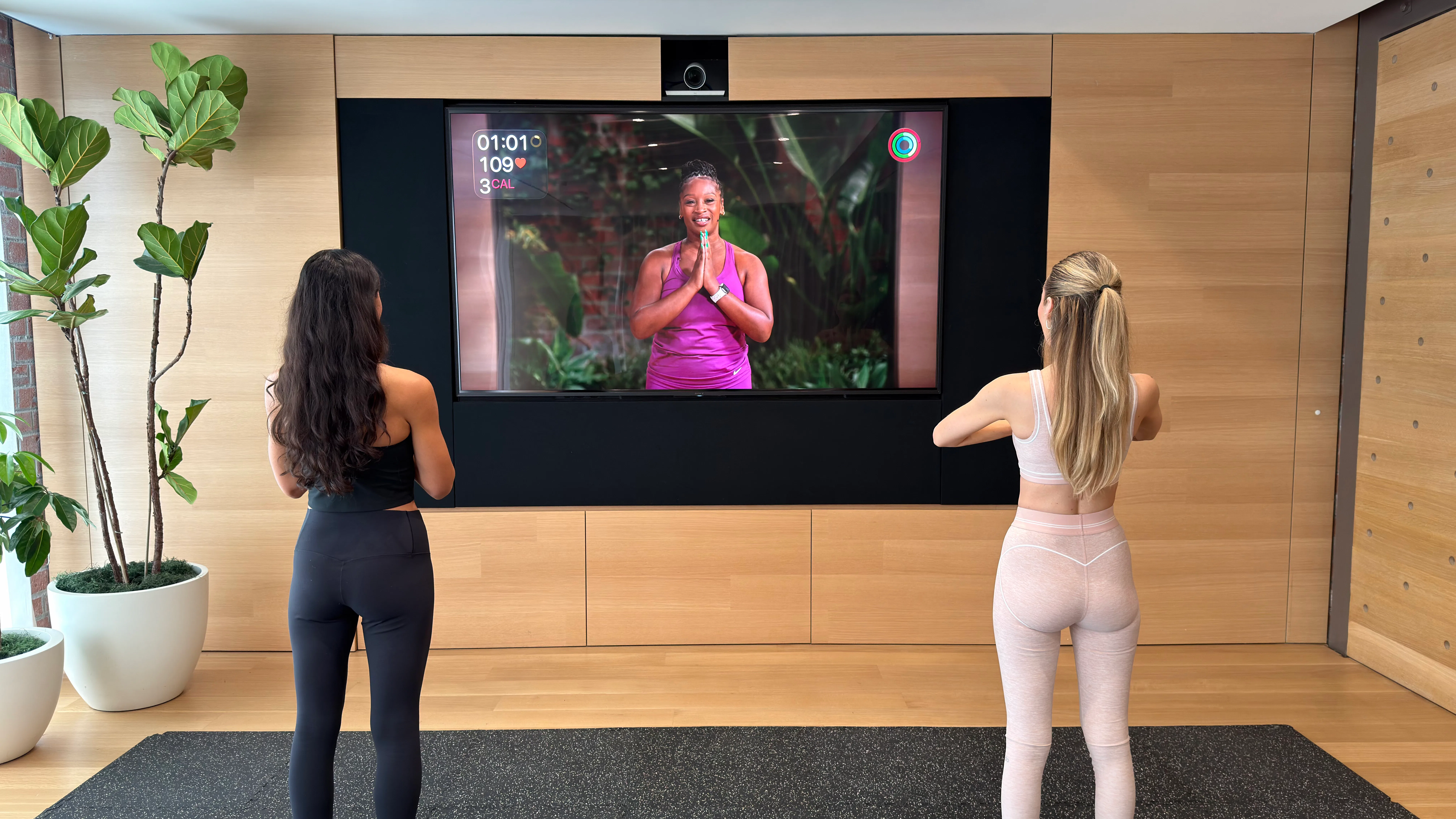 A yoga class with Apple's Fitness+.