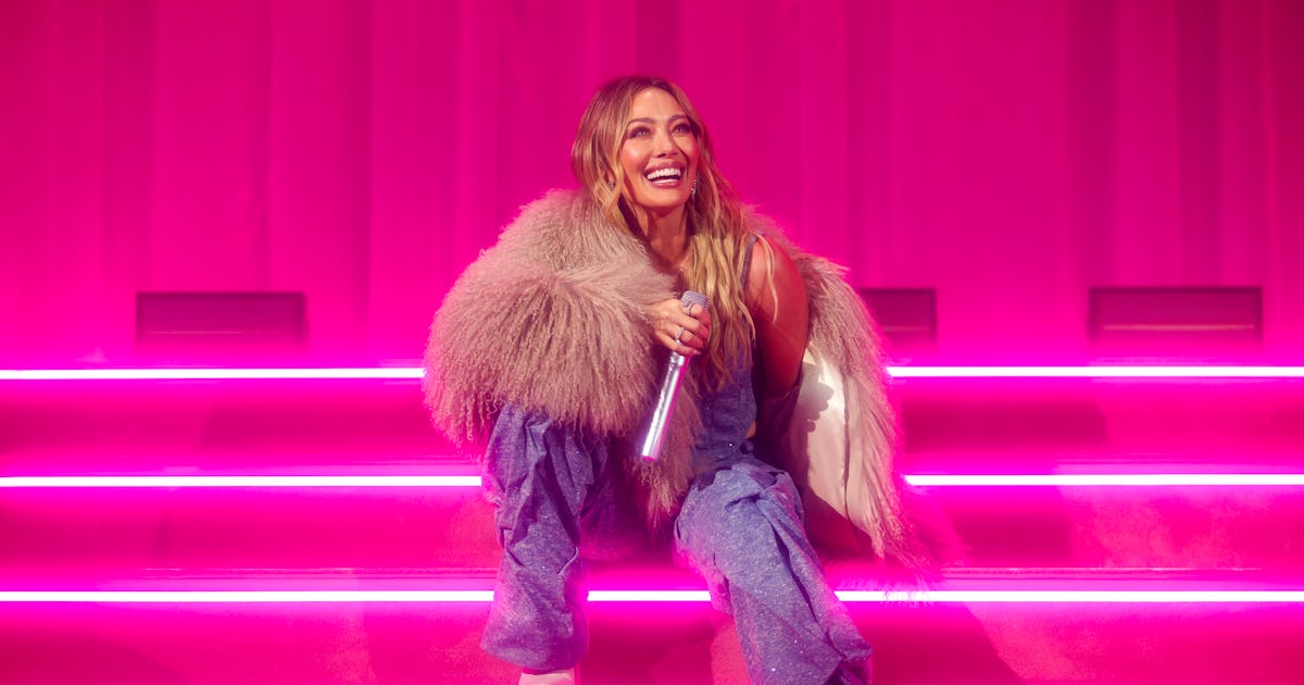 Hilary Duff Performed This Nostalgic Hit For The 1st Time Ever