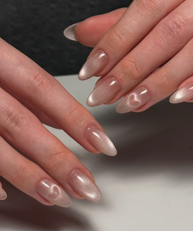 9 Cat-Eye Heart Manicure Ideas & A Tutorial