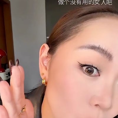 This Mom Says That The Woman With The Happiest Relationships Are "Useless"