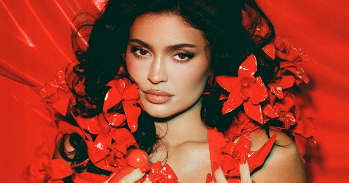 Kylie Jenner's Cropped Red Tank Top Was An Off-Duty Slay