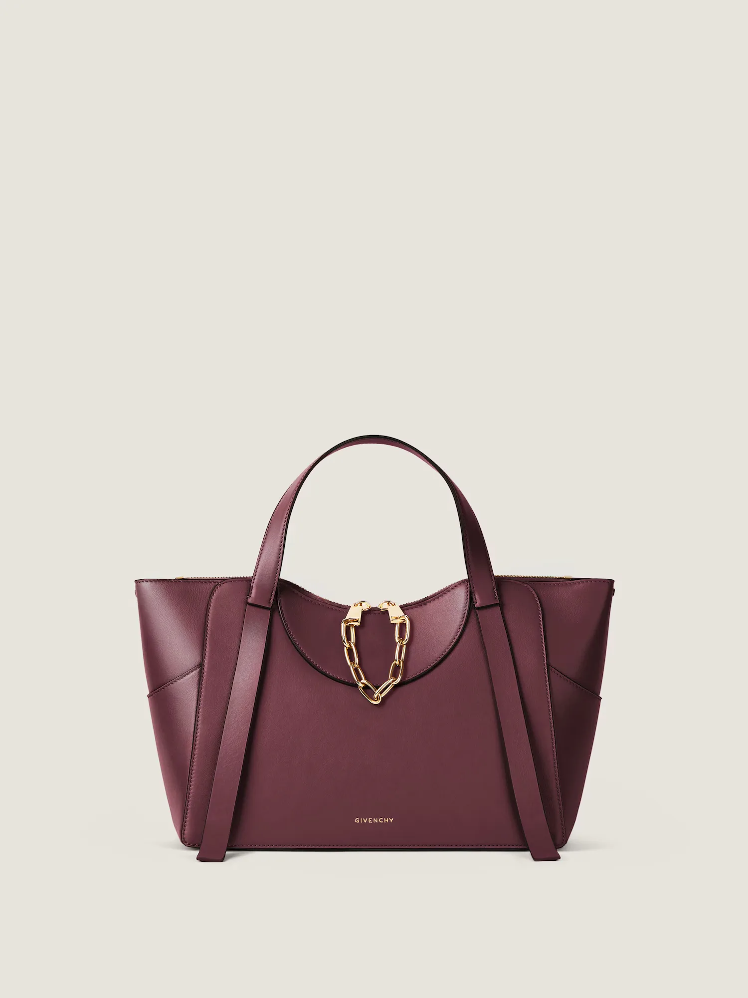 The Snatch Bag From Givenchy By Sarah Burton Is The Latest It-Girl