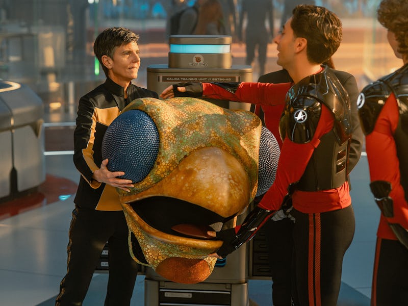 Tig Notaro as Reno and Romeo Carere as Ocam Sadal in Star Trek: Starfleet Academy, episode 3, season...