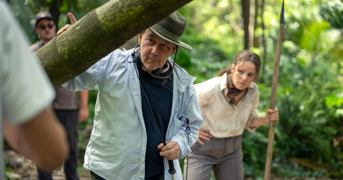 17 jaar later keert een horrorlegende terug naar zijn uitzinnig bloederige roots