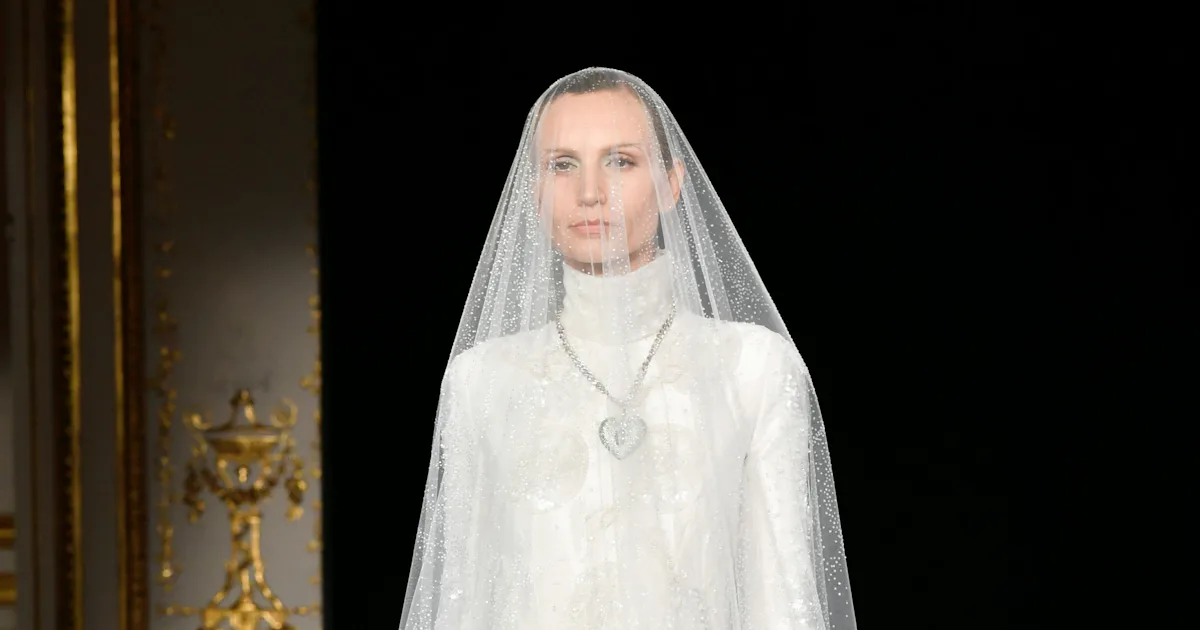 Armani Privé Couture Spring 2026 Turns the Page on a New Era