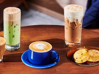 I tried Starbucks' Winter 2026 menu with a Dubai Chocolate Mocha.