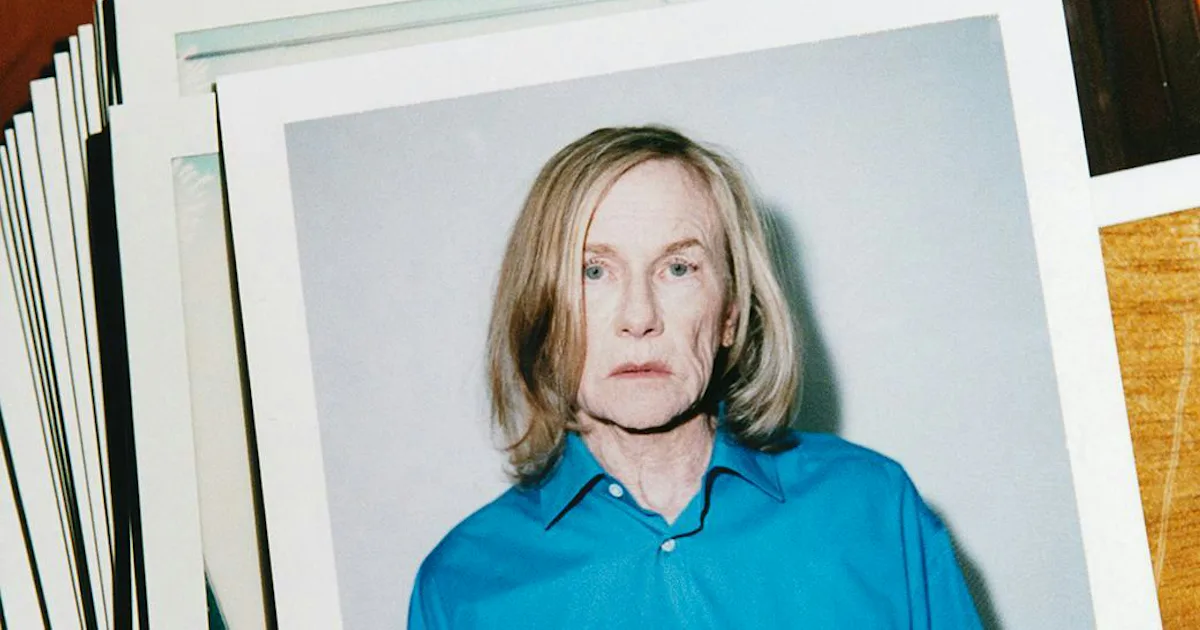 Amy Madigan liebt Kostüme und Memes zu „Deine Tante Gladys“