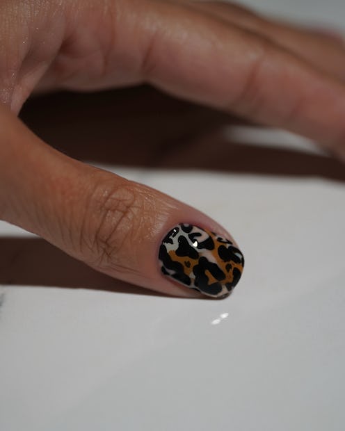 A short thumb nail with leopard print