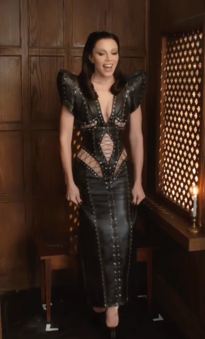 Julia Fox's plunging leather gown