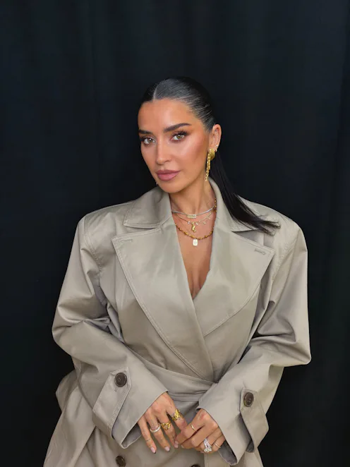 Nicole Williams English style