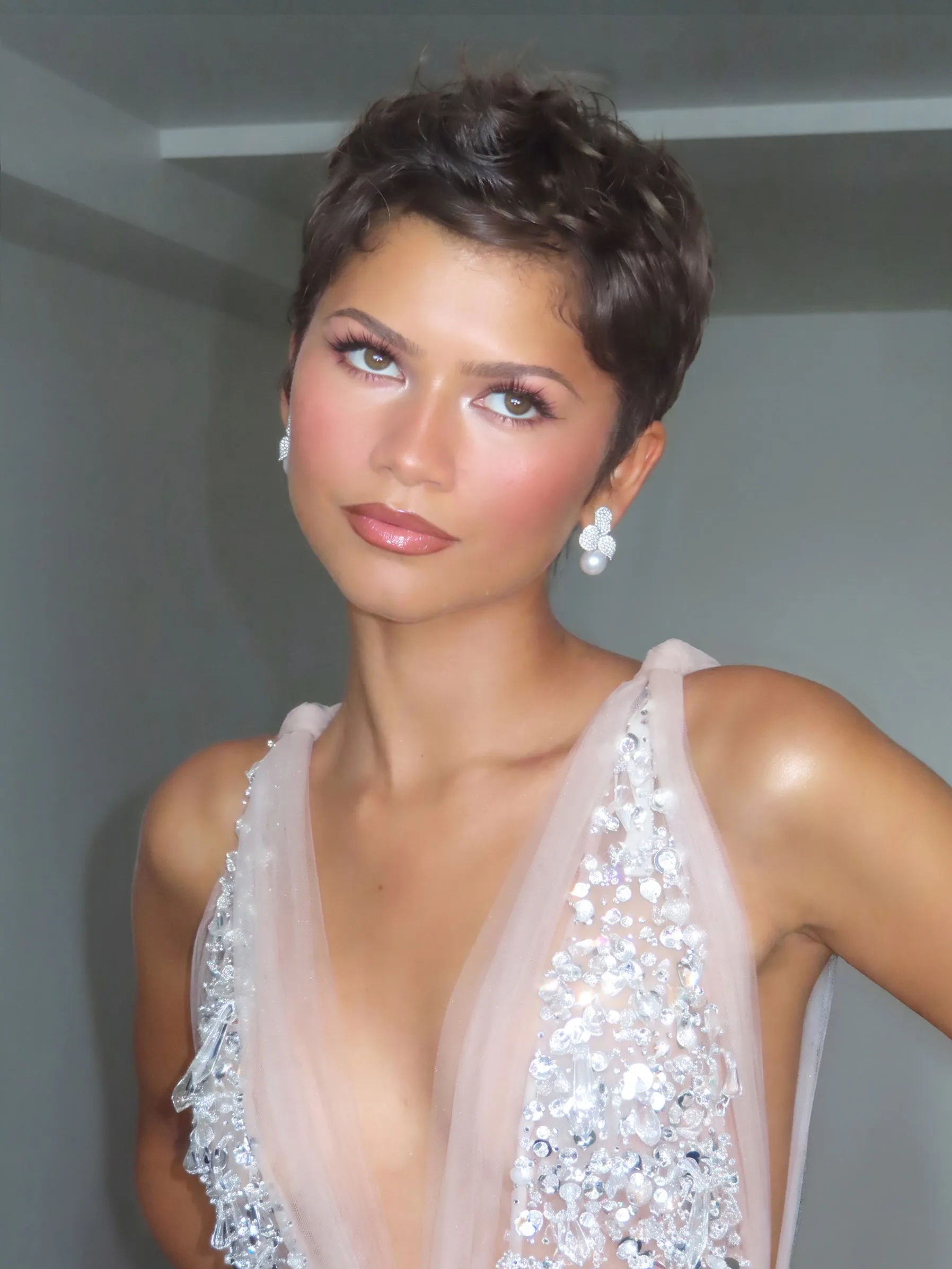 Celebrity Frosted Makeup Looks 