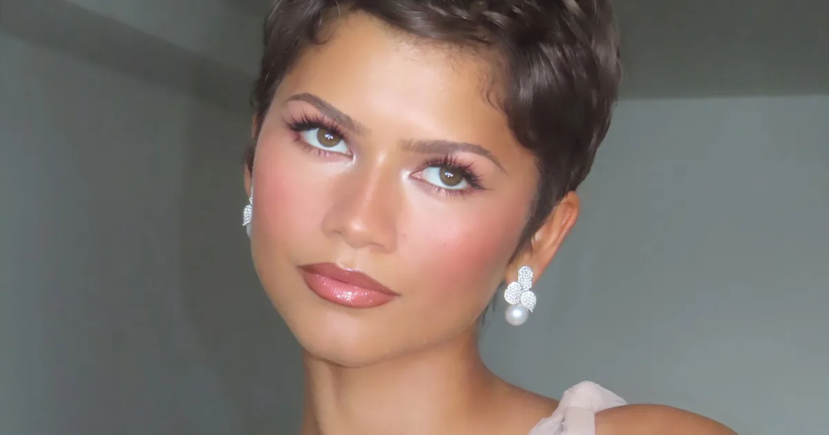 Celebrity Frosted Makeup Ideas To Inspire Your Holiday Party Looks