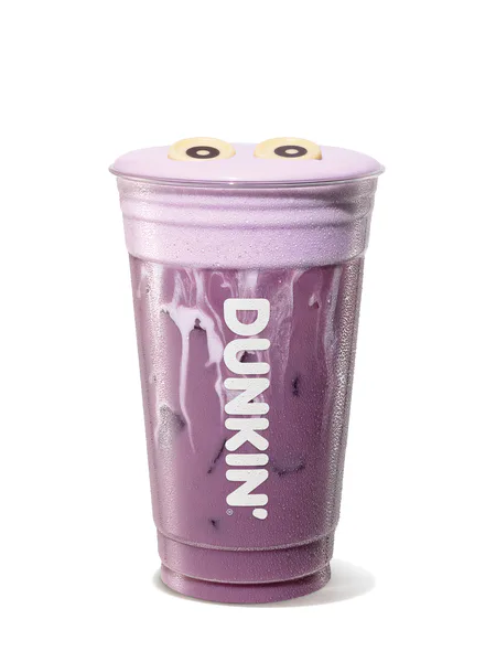 I Tried Dunkin's Berry Battie Refresher & It's A Halloween Must