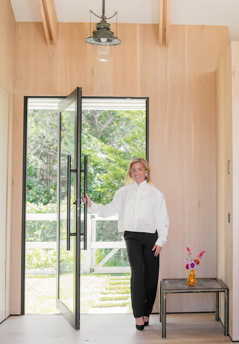 wmagazine.com - Rachel Summer Small - Sasha Bikoff Has Some Thoughts About Your Living Room-And Your Outfit