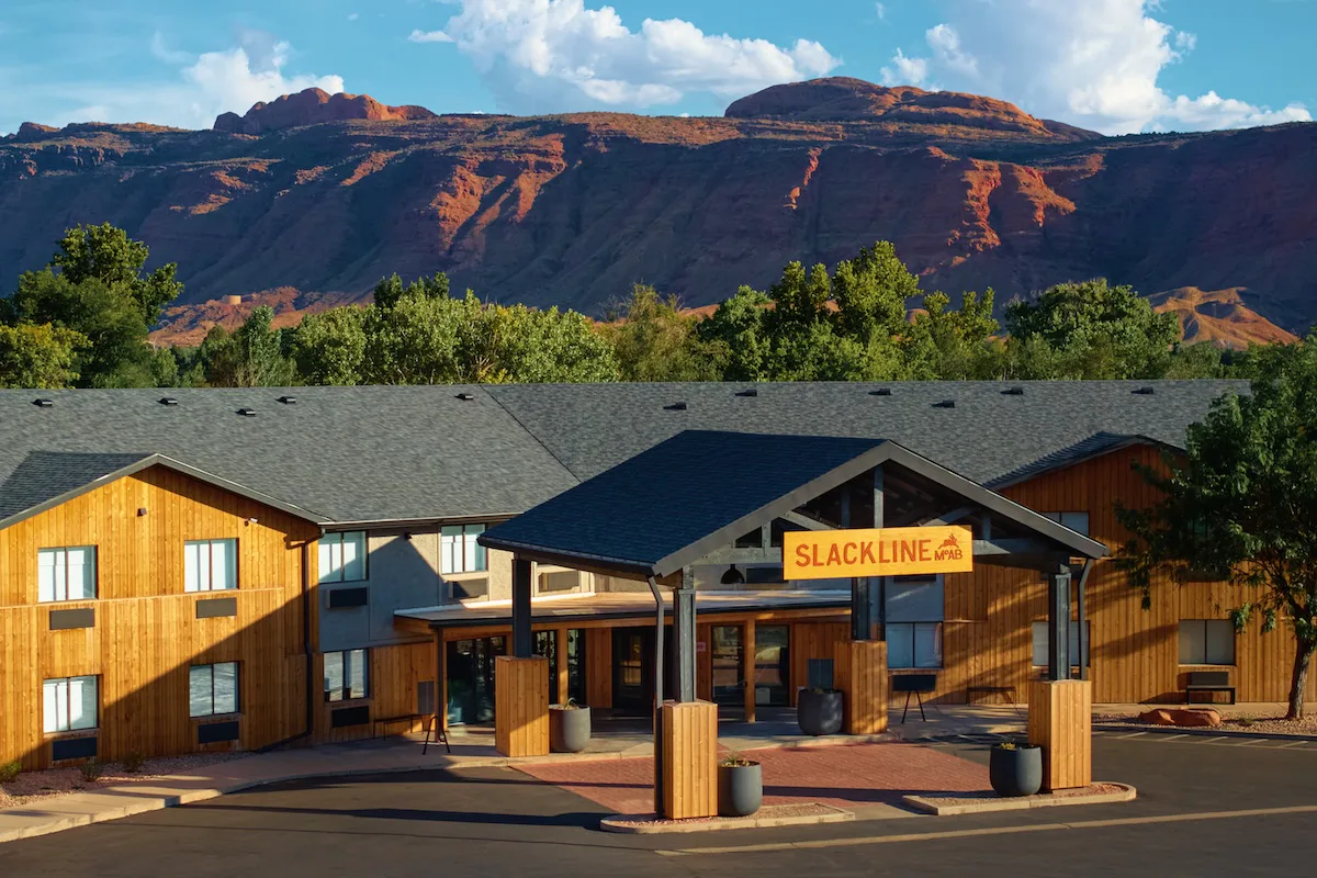 Slackline Moab, Outset Collection by Hilton