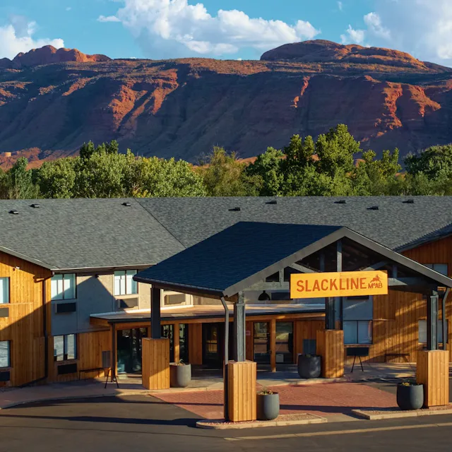 Slackline Moab, Outset Collection by Hilton
