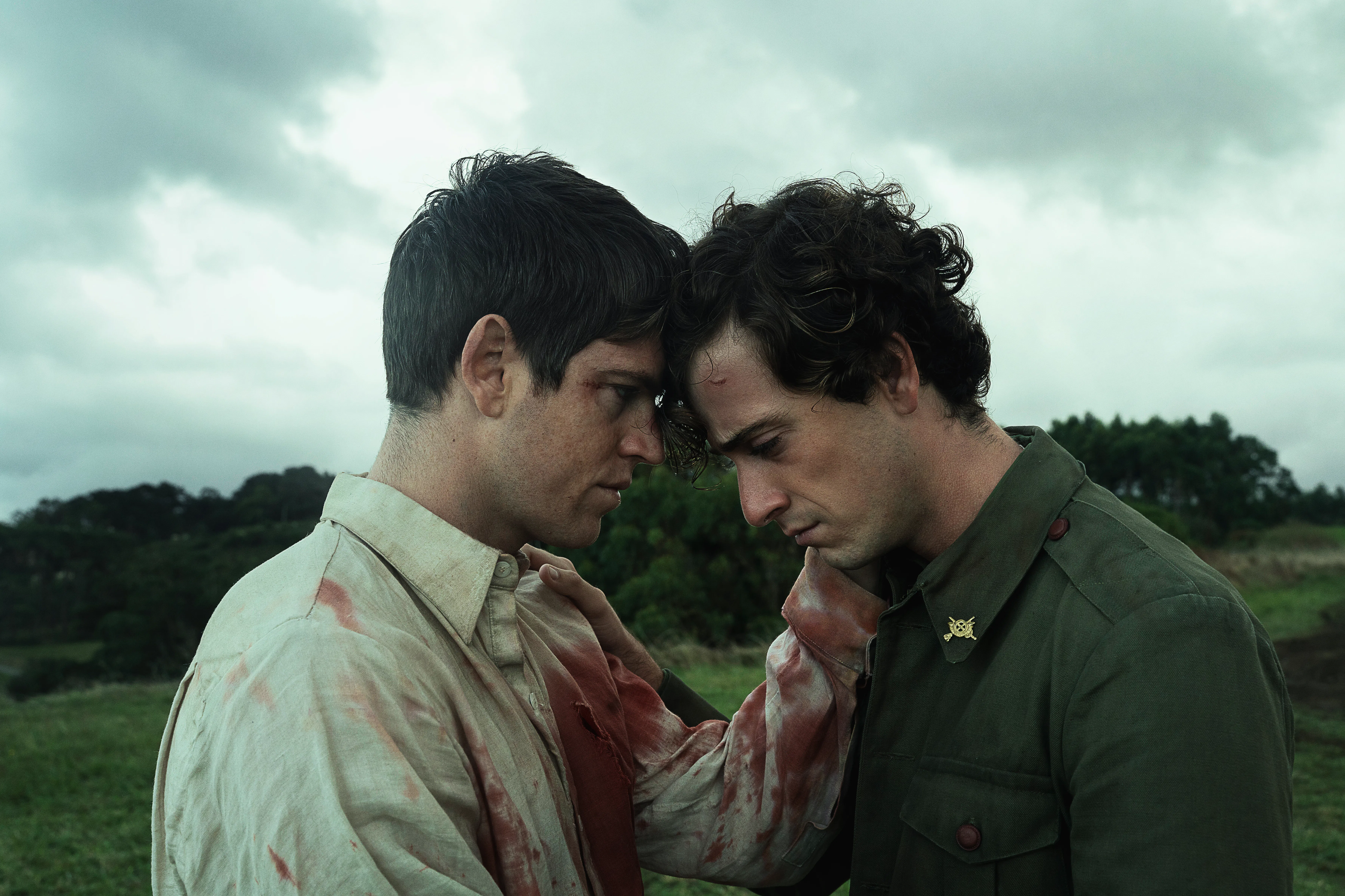 Miguel Bernardeau and Guitarricadelafuente in 'La Bola Negra.'