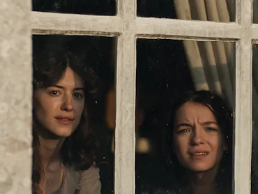 Daisy Edgar-Jones dishes on the real love story of 2026's 'Sense & Sensibility.'