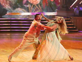 'Dancing With the Stars' fans keep voting for Guillermo Rodriguez.