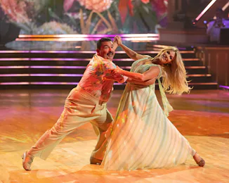 'Dancing With the Stars' fans keep voting for Guillermo Rodriguez.