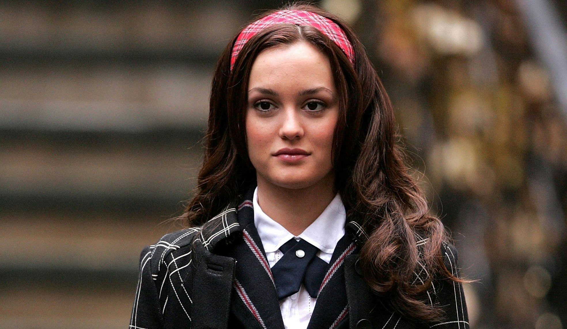 NEW YORK - NOVEMBER 26: Leighton Meester on location for "Gossip Girl" on November 26, 2007 in New Y...