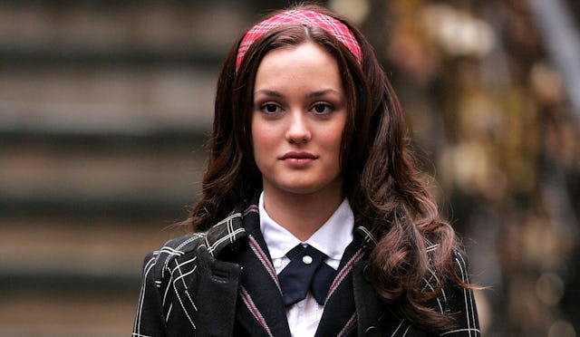 NEW YORK - NOVEMBER 26: Leighton Meester on location for "Gossip Girl" on November 26, 2007 in New Y...