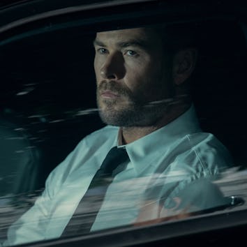 Chris Hemsworth as Mike in Crime 101