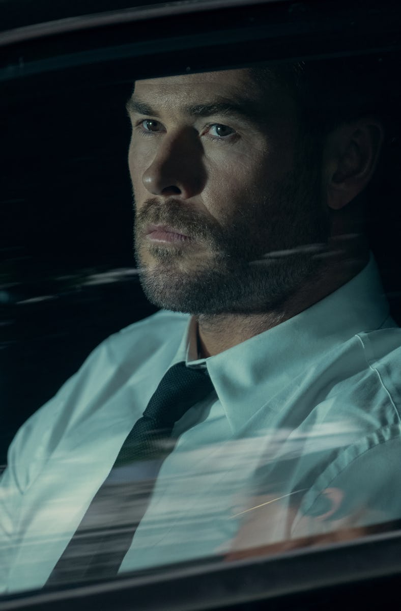 Chris Hemsworth as Mike in Crime 101