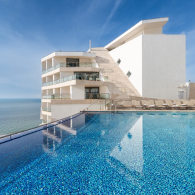 Sesimbra Oceanfront Hotel