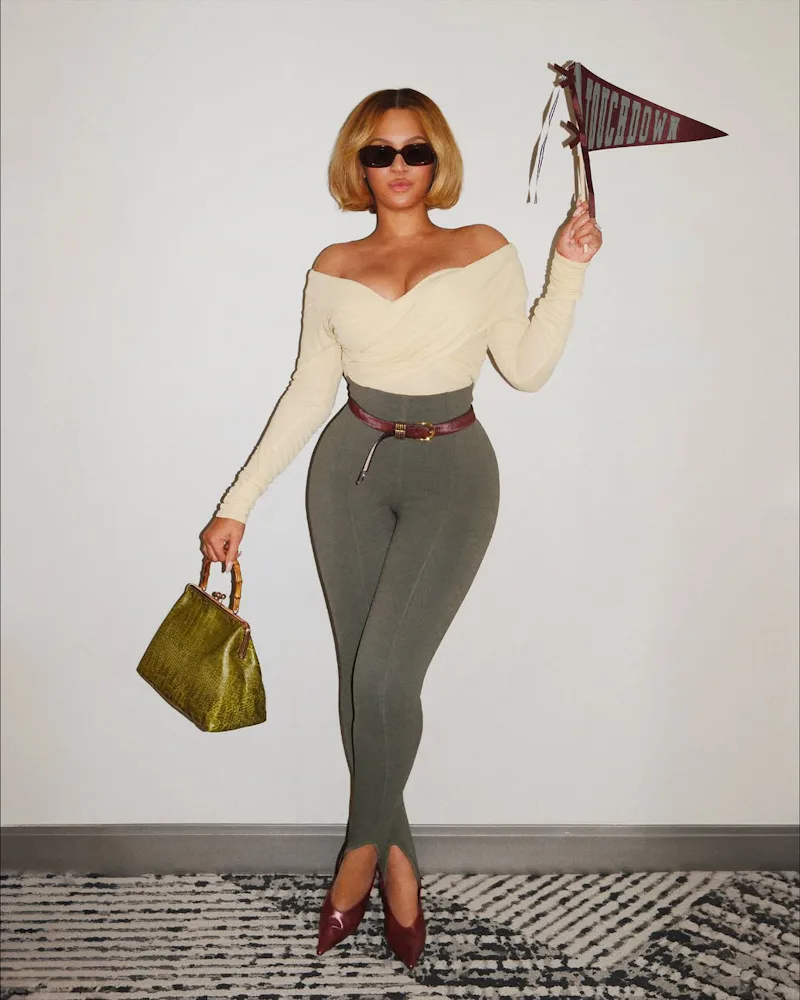 Beyoncé with a bouncy bob haircut