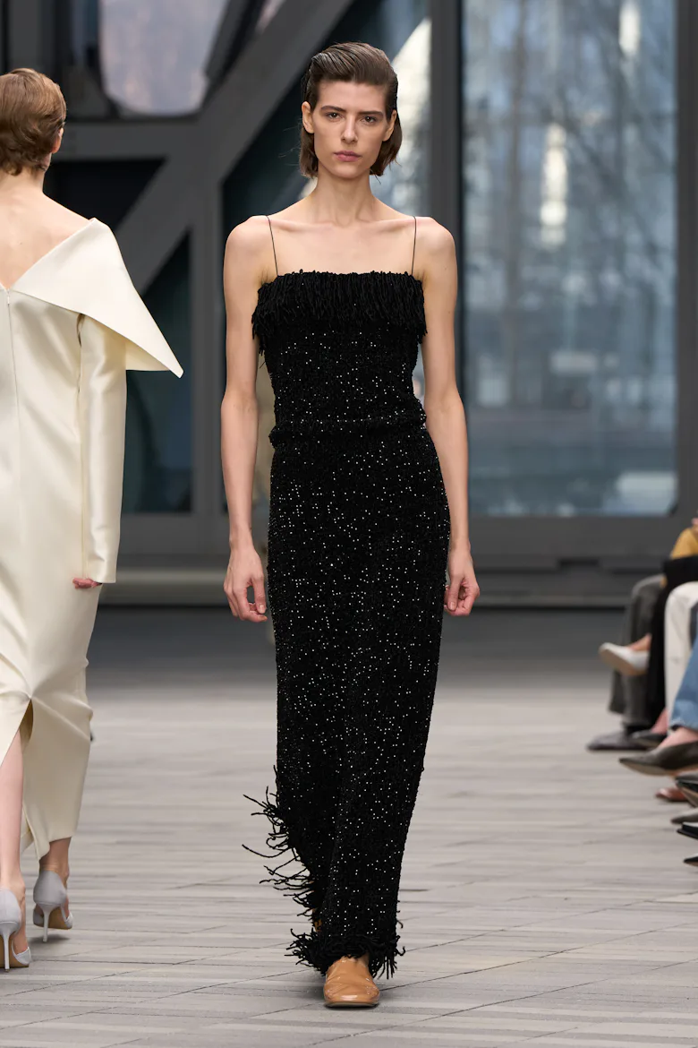 At Calvin Klein Collection, Veronica Leoni Explores a Narcissistic Kind of Kink At Calvin Klein Collection, Veronica Leoni Explores a Narcissistic Kind of Kink