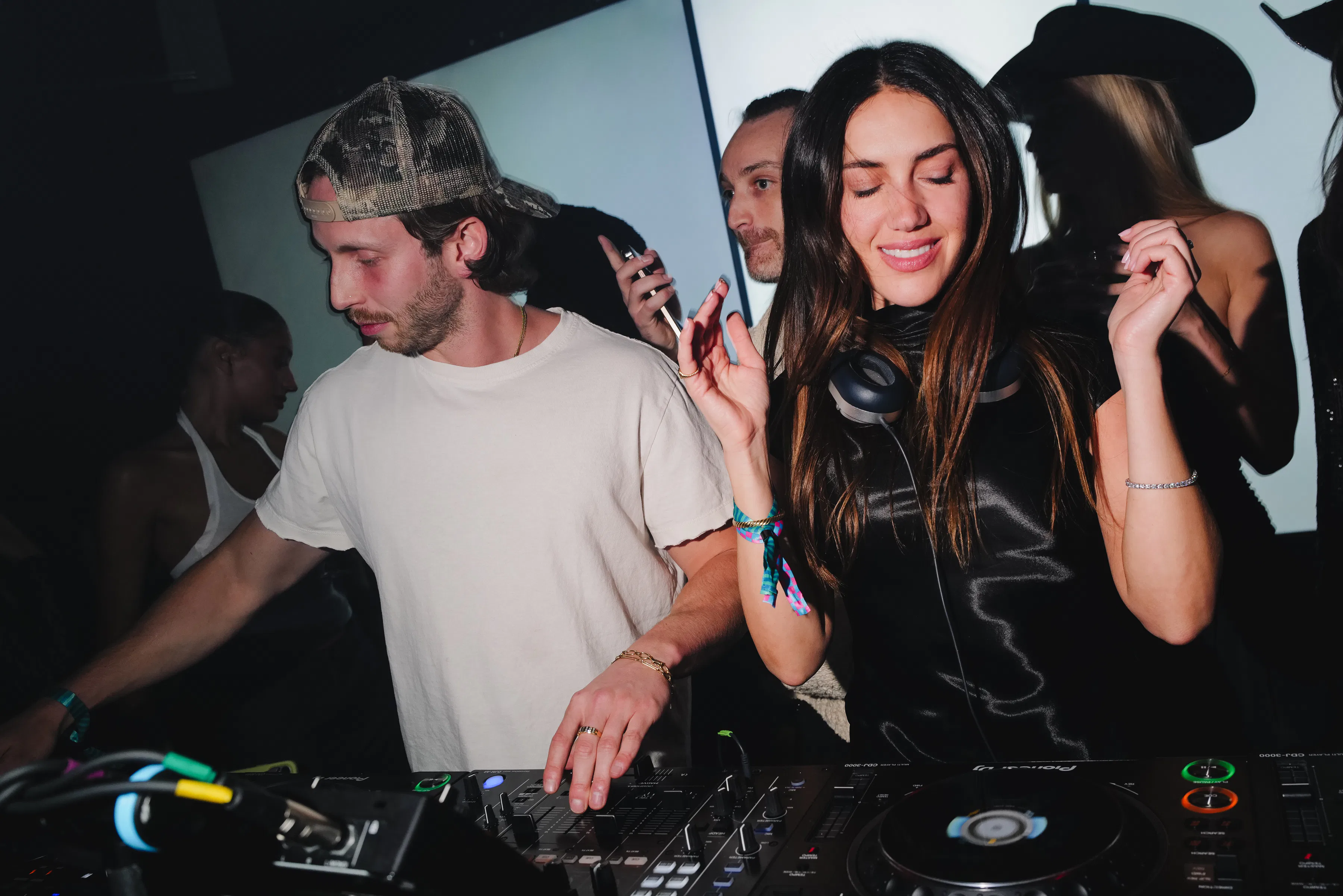 Nylon's Residency In Aspen Gave Après Ski A Whole New Meaning Lucas & Tinx