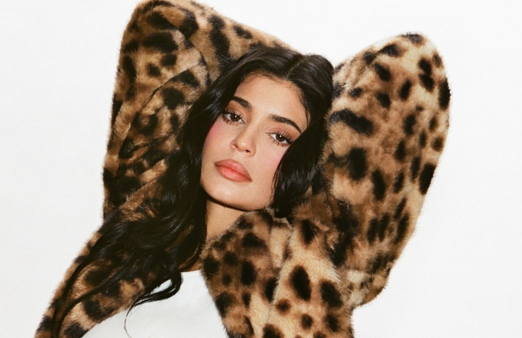 bustle.com - Alyssa Lapid - Kylie Jenner Revived The 'Mob Wife' Aesthetic In A Sexy Cropped 'Fit