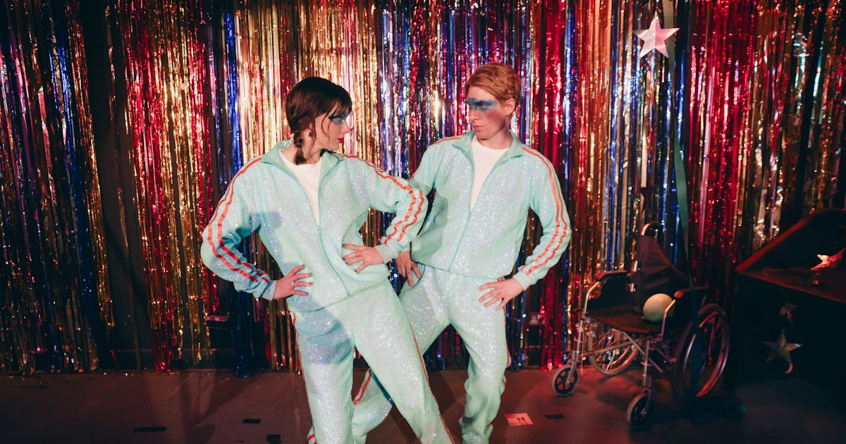 Taylor Swift Fans Point Out A 'Friends' Parallel In "Opalite" Video