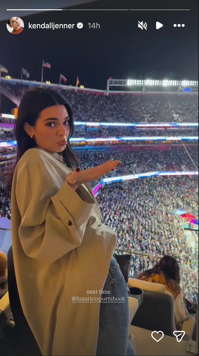 Kendall Jenner's Super Bowl Outfit Included A Tie-Up Crop Top & Jeans