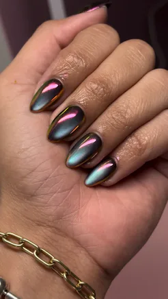 TikTok's mood ring nails are delightfully reminiscent of '90s-era Claire's stores.