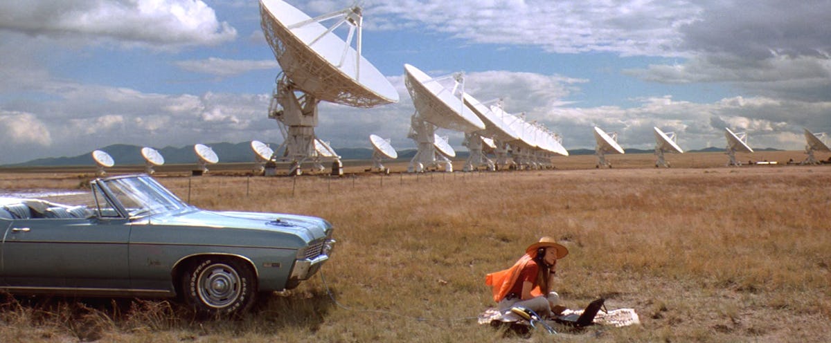 Кадр из фильма «Контакт» 1997 года с Джоди Фостер.