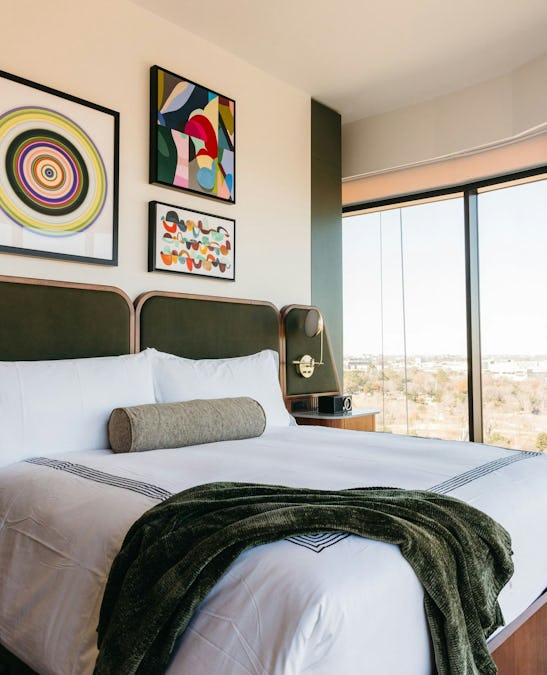 thezoereport.com - Samantha Leal - The Hotels Fashion Insiders Book For The World's Biggest Events