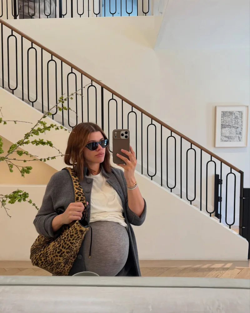 Sofia Richie Grainge in a mirror selfie with caramelized brunette hair