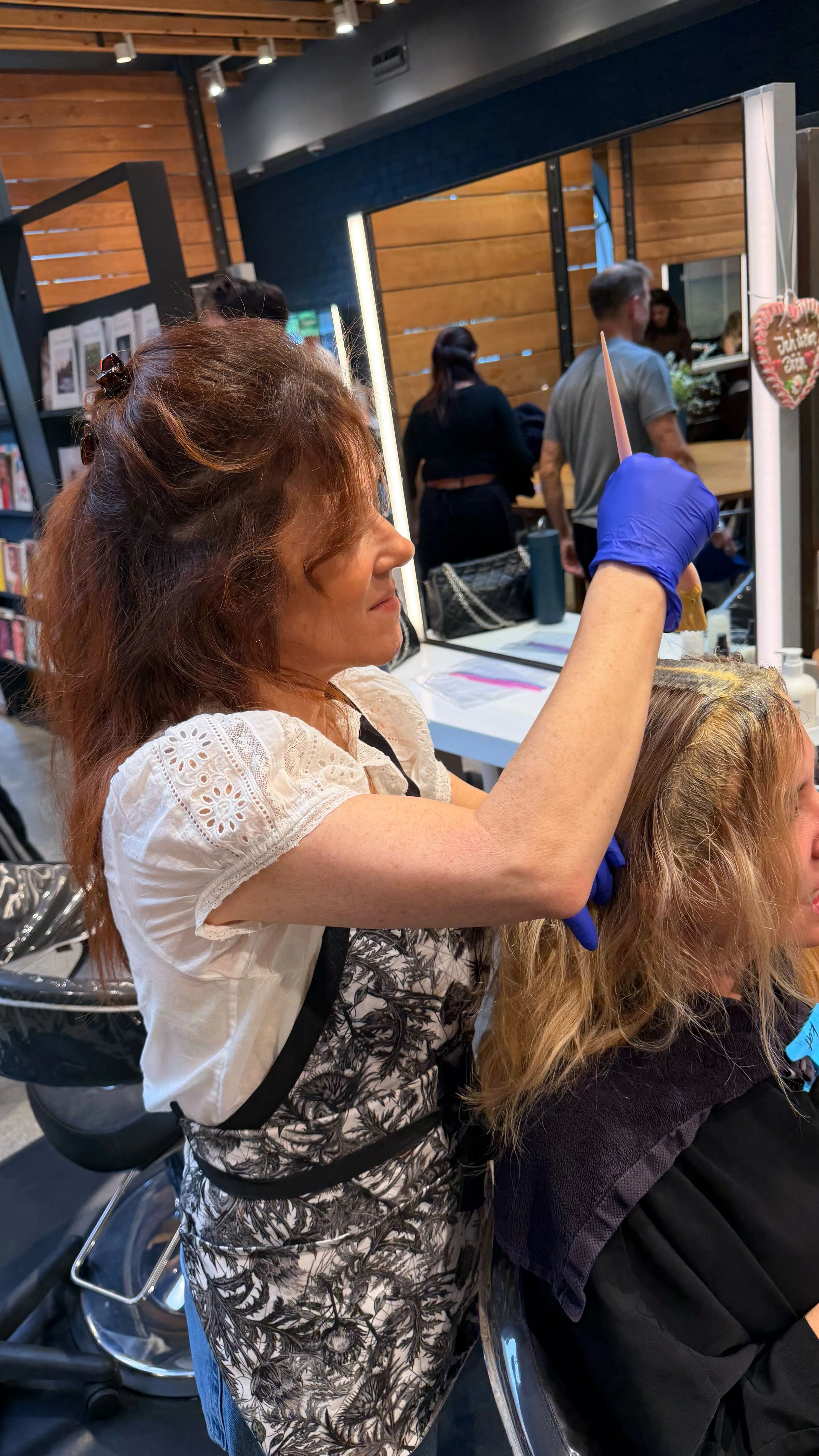 Tracey Cunningham coloring Jessica Capshaw's hair