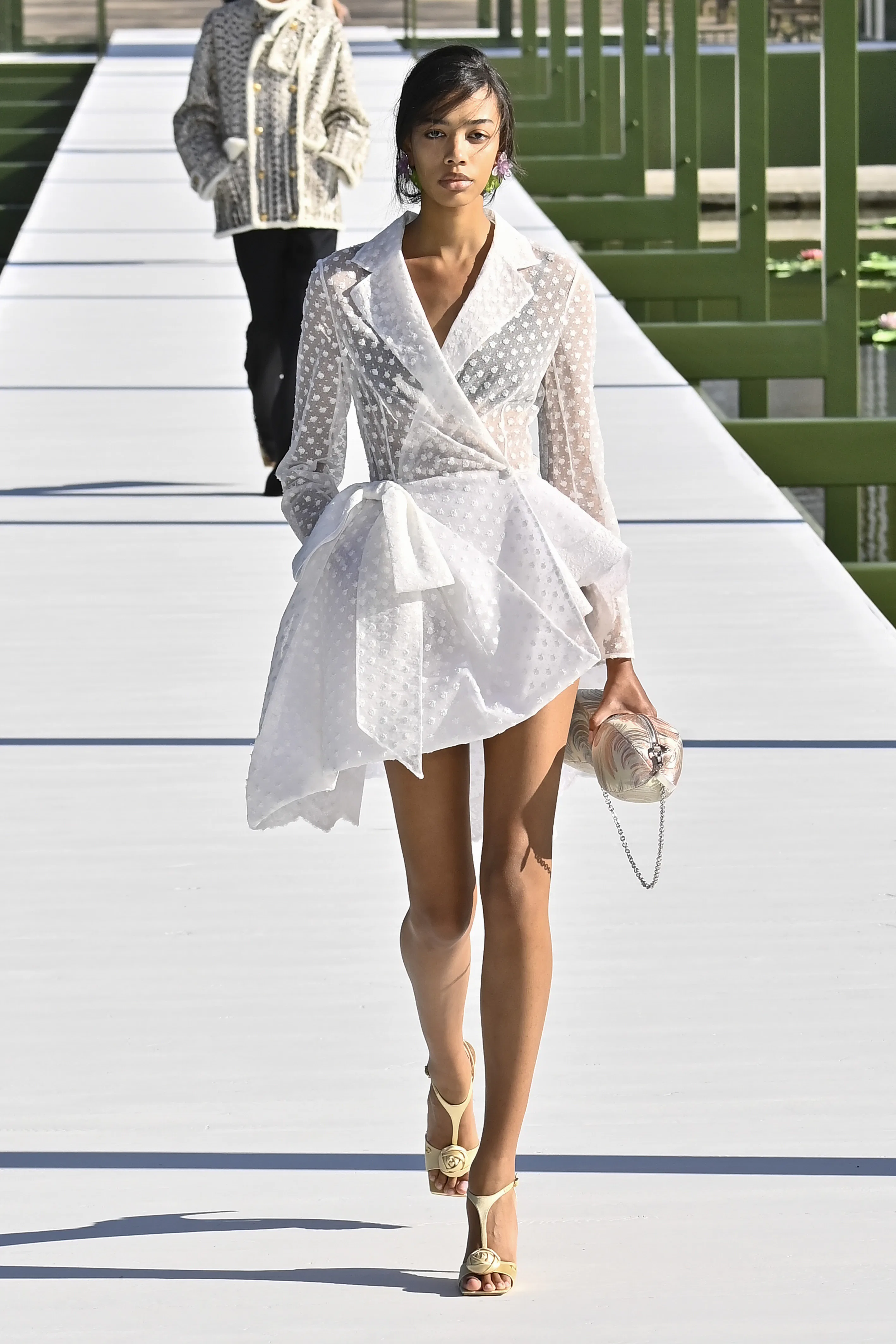 For Dior Fall 2026, Jonathan Anderson Takes a Stroll Through the