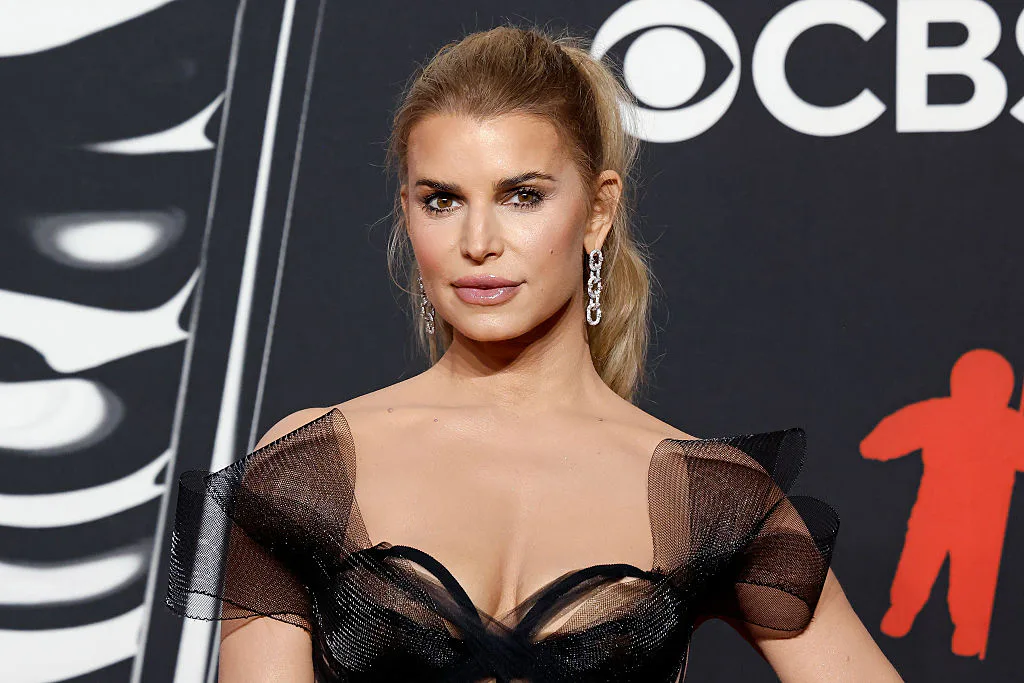 Jessica Simpson on sunscreen math, Y2K beauty, and her early 2000s tanning horror stories.