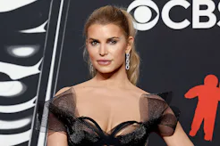 Jessica Simpson on sunscreen math, Y2K beauty, and her early 2000s tanning horror stories.