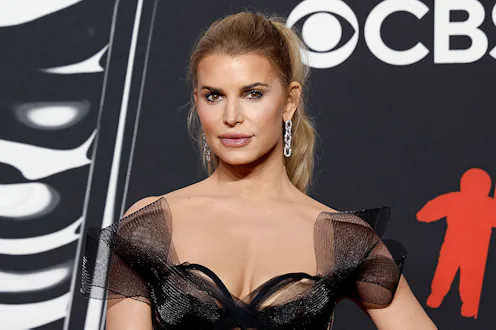 Jessica Simpson on sunscreen math, Y2K beauty, and her early 2000s tanning horror stories.