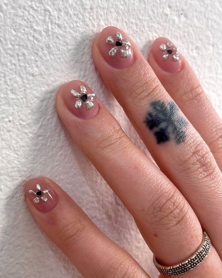 floral nail inspo