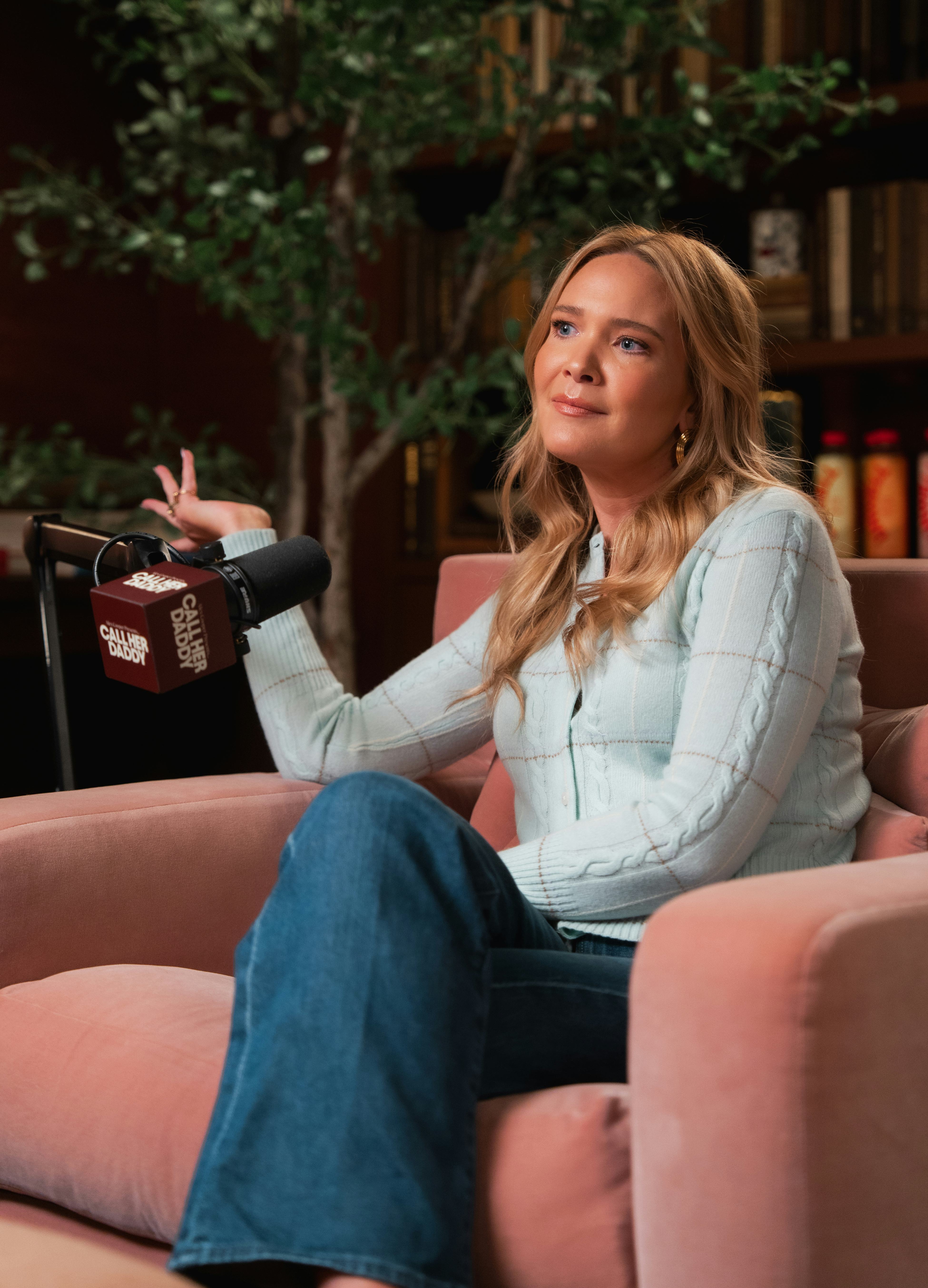 Sarah J Maas on call her daddy, announcing the release dates of acotar books 6 and 7