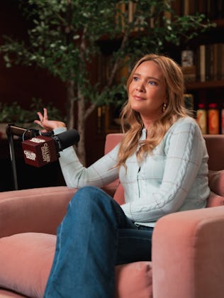 Sarah J Maas on call her daddy, announcing the release dates of acotar books 6 and 7