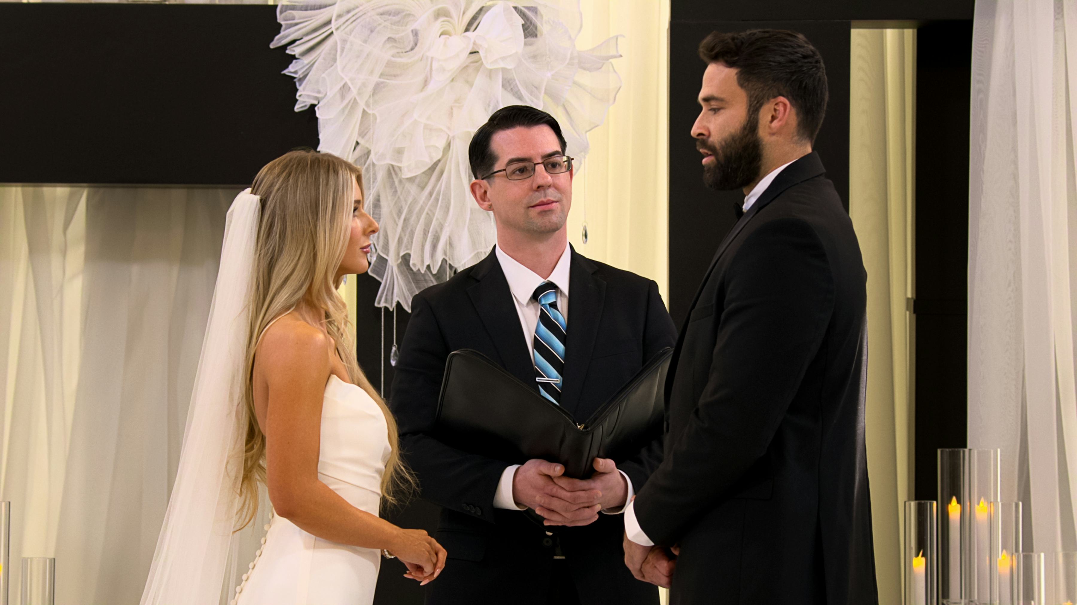 Alex and Ashley from 'Love Is Blind' Season 10 agreed to break up before their wedding.