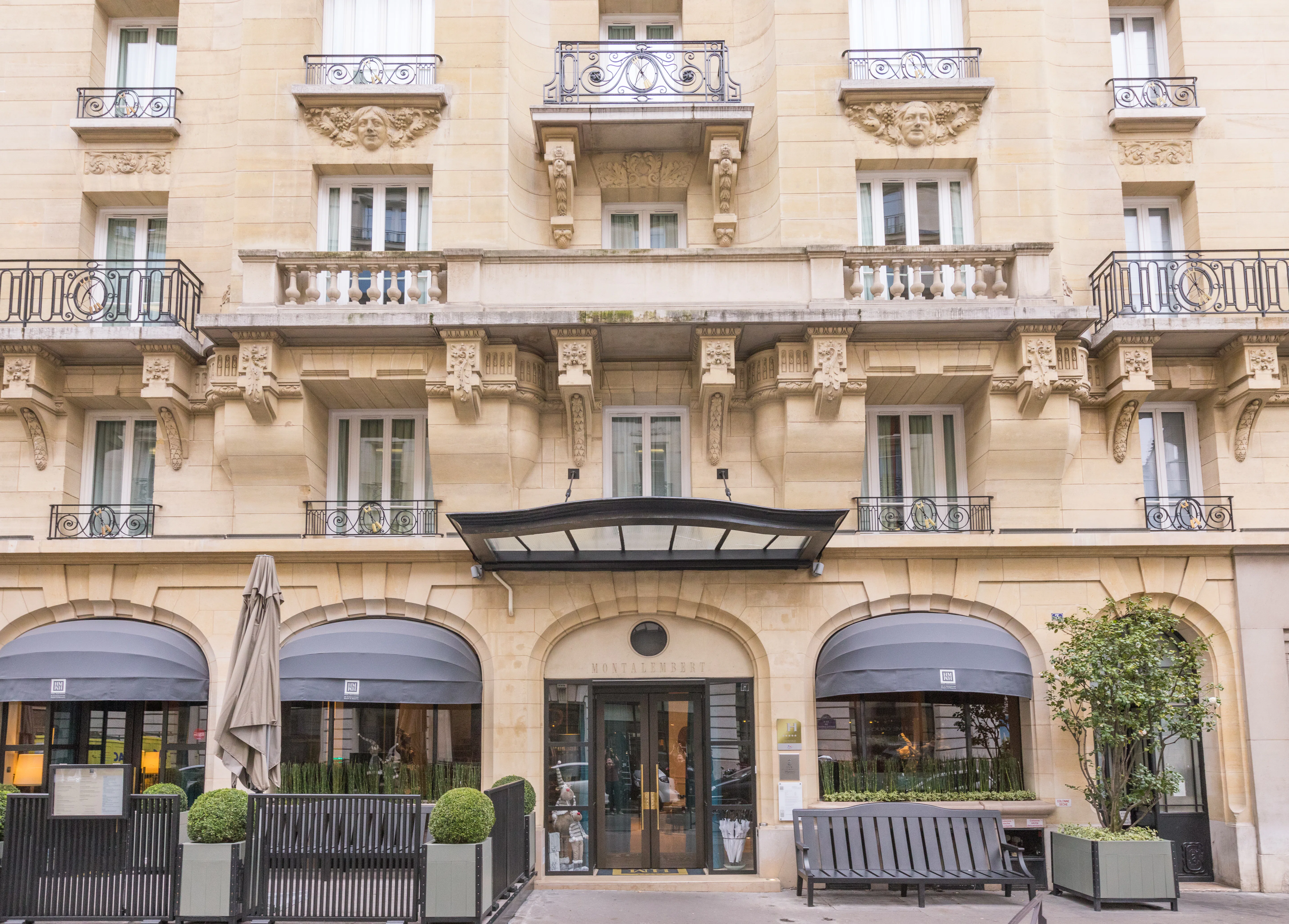 the outside of the hotel Montalembert in paris
