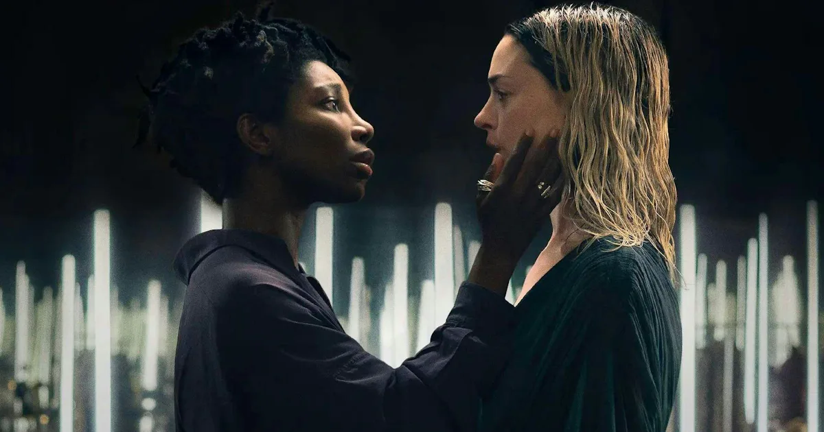 Anne Hathaway is hypnotiserend in de glorieus beklijvende horror van A24 Anne Hathaway is hypnotiserend in de glorieus beklijvende horror van A24